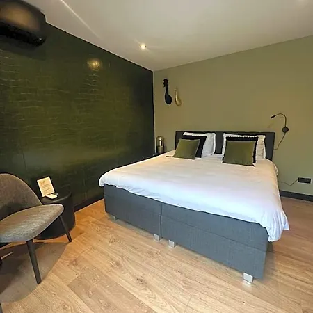 Bardot Bed & Breakfast 3*