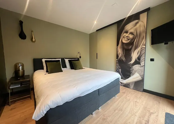 Bardot Bed & Breakfast 3*